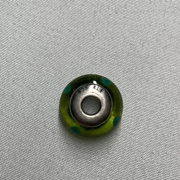 GREEN POLKA DOT RETIRED AUTHENTIC GLASS MURANO BEAD - Picture 3 of 3